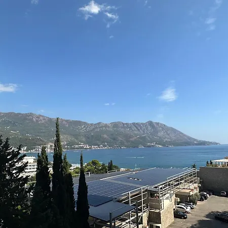 Harmonia Waterfront Apartment *