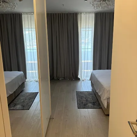 Harmonia Waterfront Apartment *