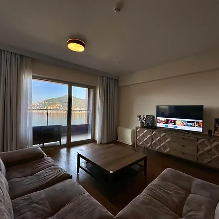 Harmonia Waterfront Apartment *